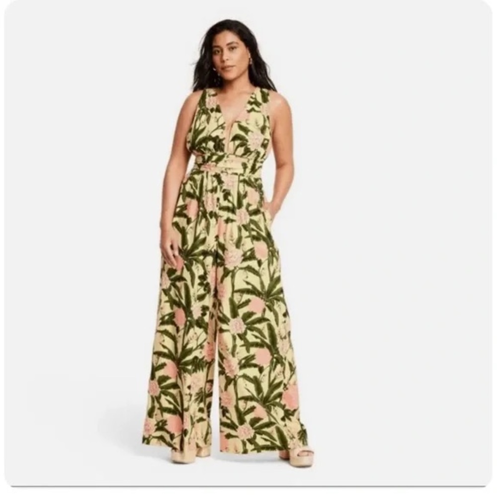 Beautiful jumpsuit it’s plus size (1X). The color is yellow,
pink and olive.